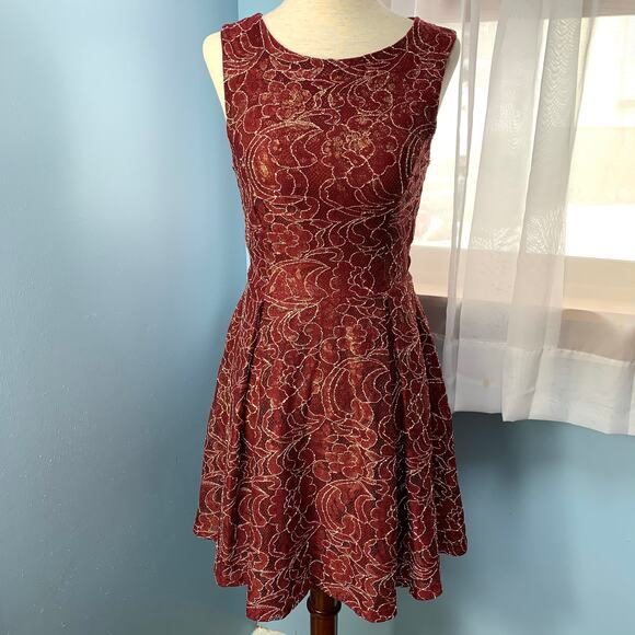 everleigh Dresses & Skirts - Everleigh Burgundy and Gold Sleeveless Lace Dress Size Medium